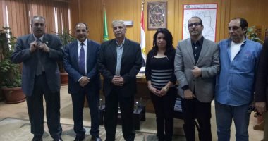 محافظ الإسماعيلية يناقش استعدادات مهرجان الإسماعيلية السينمائى الدولى