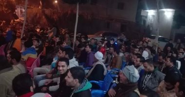 بالصور.. تكدس الجماهير على المقاهى بالمحافظات لمشاهدة مباراة المنتخب 