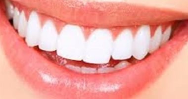 قبل ما تروحى لدكتور السنان..تعرفى على الفرق بين "هوليود سمايل" والتبيض بالليزر