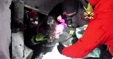انتشال 4 ناجين أخرين من أنقاض فندق فى إيطاليا