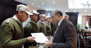 مدير أمن القليوبية يكرم قوات كمين ببنها لضبطهم تشكيل عصابى لسرقة السيارات