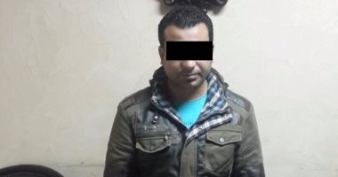 القبض على تاجر عملة بحوزته 4 آلاف دولار بعابدين