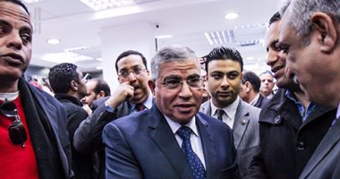 بالصور.. مواطن لوزير التموين: "السكر ييخلص من المنافذ بعد ساعة"