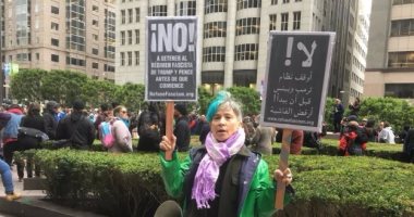متظاهرة ضد دونالد ترامب فى واشنطن: أرفض الفاشية