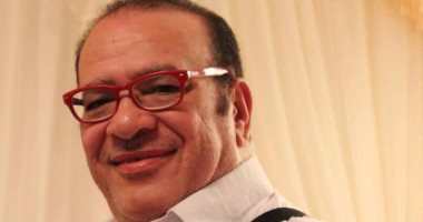 ‏صلاح عبد الله يهنئ المنتخب بعد فوزه على أوغندا بقصيدة "مصر فرحانة"