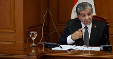  وزير البيئة يعلن اتفاق الحكومة مع شركات خاصة لحل أزمة القمامة بالمحافظات