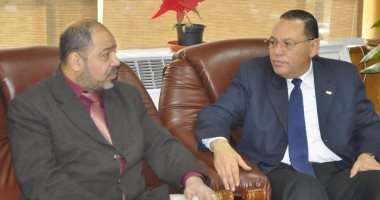 رئيس جامعة قناة السويس يبحث التعاون الصحي مع مدير المستشفى العام بالاسماعيلية