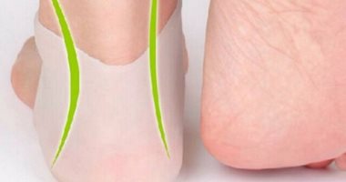 بالخطوات.. تخلصى من خشونة الكعب فى 5 دقائق