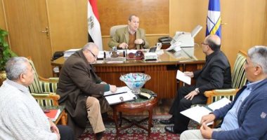 محافظ دمياط يطلب الأجهزة التنفيذية بالتنسيق قبل رصف الشوارع