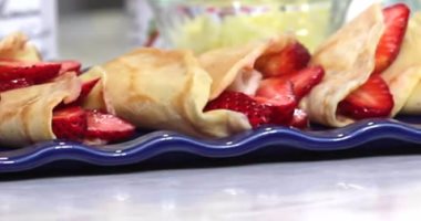  طريقة عمل الكريب بالشيكولاته والفراولة  