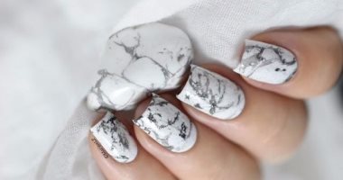بالصور والخطوات..تعلمى كيف تتفننى وتجعلى طلاء الأظافر "marble" 