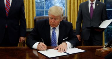 ترامب يقرر تجميد الوظائف الحكومية والانسحاب من اتفاق تجارة المحيط الهادئ
