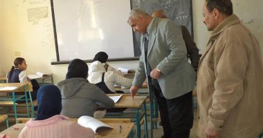 بالصور.. رئيس مدينة الزينية بالأقصر يتابع سير امتحانات الشهادة الإعدادية