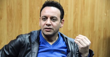 مصطفى قمر يكشف عن رأيه فى تحول حماقى من كورال مع فرقته إلى نجم كبير
