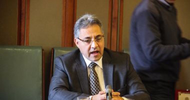 البرلمان يلغى دعوته لاستقبال نقيب الزبالين بعد اتهامه نائبة برشوته