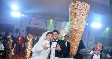 لاعب الحدود السابق يستبدل تورتة حفل زفافه بـ"عامود شاورما"