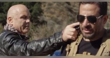 ماجد المصرى يصور مشاهده بالديكورات الداخلية فى فيلم The Outcast بهوليوود