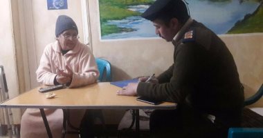 بالصور.. مأمور قسم "شبرا الخيمة" يكلف بانتقال قوة لمنزل مسنة للاستماع لشكواها