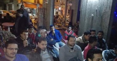 حشد جماهيرى فى كافيهات ميدان الأستاد بدمنهور لمتابعة مصر وغانا