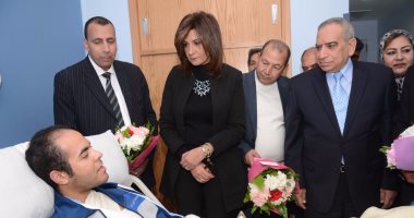 وزيرة الهجرة ووفد من الاتحادات والجاليات المصرية بالخارج يزورن مستشفى الشرطة 