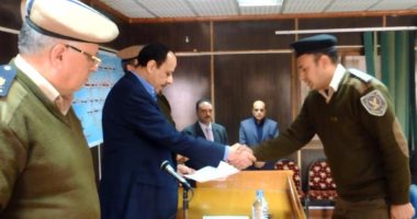 مدير أمن المنوفية يتفقد الخدمات الأمنية ويكرم الأفراد المتميزين 