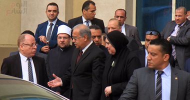 بالصور.. رئيس الوزراء ينعى الشاعر الكبير سيد حجاب خلال افتتاح معرض الكتاب