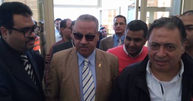 وزير الصحة و4 قيادات فى زيارة لمساندة الأسر النازحة من العريش اليوم