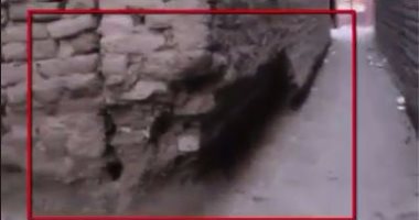 بالفيديو.. منزل مهجور آيل للسقوط يهدد حياة المواطنين بسمادون فى المنوفية