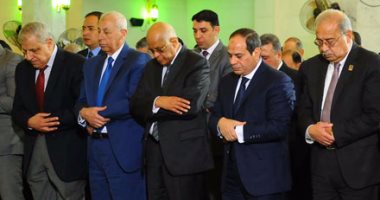 بالصور.. الرئيس السيسى يصل مسجد الجامع بأسوان لأداء صلاة الجمعة