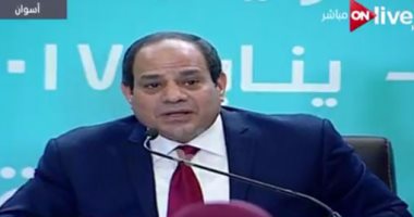 شاب يشكو للرئيس: الناس تعبانة من الغلاء.. والسيسي يبتسم
