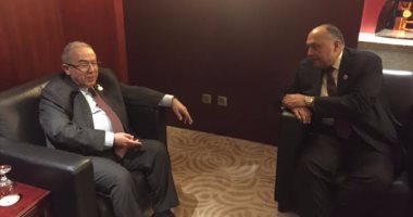 سامح شكرى يبحث مع نظيره الجزائرى الوضع بليبيا والإعداد للقمة الثلاثة