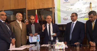 تكريم قيادات جمارك مطار القاهرة فى اليوم العالمى للجمارك