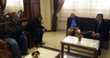 بالصور.. محافظ بورسعيد ومدير الأمن يؤديان صلاة الجمعة بإحدى مساجد الضواحى