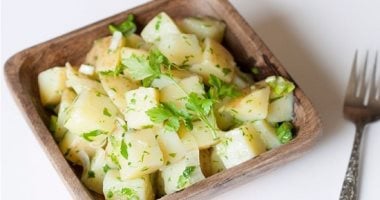 طريقة عمل سلطة البطاطس  