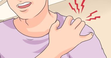 أستاذ عظام: كمادات المياه الدافئة علاجات طبيعية لآلام الكتف
