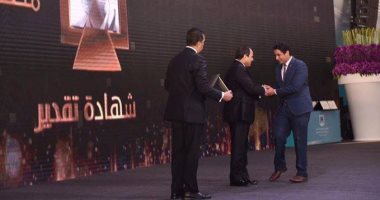 أحد المكرمين بمؤتمر الشباب فى أسوان يكشف سبب تكريم السيسي له