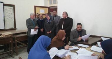 وكيل تعليم دمياط يتفقد اعمال تصحيح اوراق الابتدائية والاعدادية 