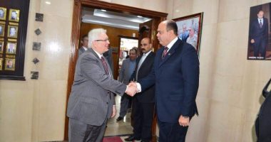 محافظ مطروح يستقبل القنصل الأمريكى لبحث التعاون المشترك