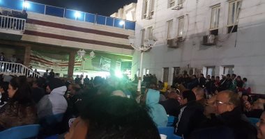 بالصور.. أعضاء الزمالك يتابعون مباراة المنتخب عبر شاشات بمقر النادى