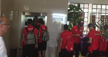 بالصور.. منتخب مصر يصل فندق الإقامة بالعاصمة ليبرفيل