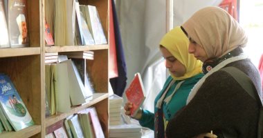 لليوم الخامس.. توافد الزائرين  على معرض القاهرة للكتاب