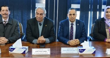 رئيس جامعة دمنهور يفتتح اليوم الصحى للعاملين شعار الجامعة العمل والحب 