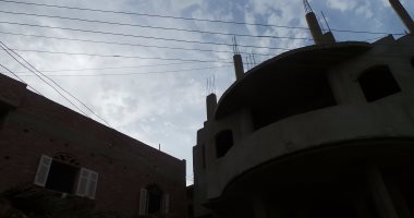 بالصور.. الأسلاك الكهربائية المكشوفة تحاصر أهالى نجع العمارات بسوهاج