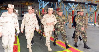 الفريق محمود حجازى يتابع مراحل الإعداد والتدريب القتالى لقوات المظلات 