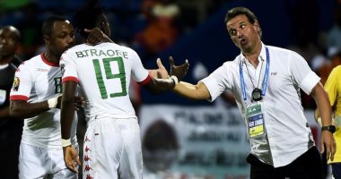 بالفيديو.. مدرب بوركينا فاسو يسقط فى الاختبار الوحيد أمام الفراعنة