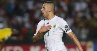 إسلام سليمانى يدرس الاعتزال دوليا بعد الخروج المبكر من أمم إفريقيا