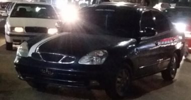 قارئ يرصد سيارة بلوحات مرورية مزيفة تسير فى شارع مصطفى النحاس