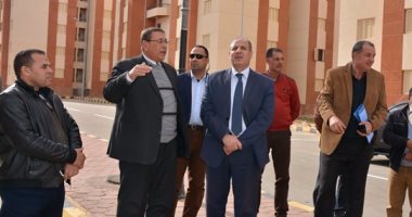 محافظ البحيرة يتفقد الوحدات السكنية بمركز وادى النطرون