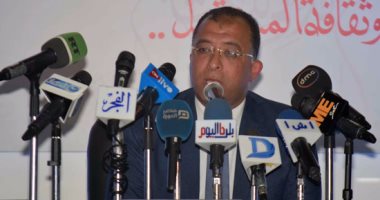 بالصور.. وزير التخطيط من معرض الكتاب: 40% من قرى مصر مغطاة بالصرف الصحى فى 2018