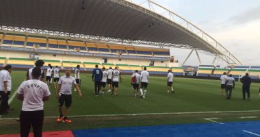 بالصور.. المنتخب يعاين ملعب مباراة بوركينا فاسو خلال التدريب